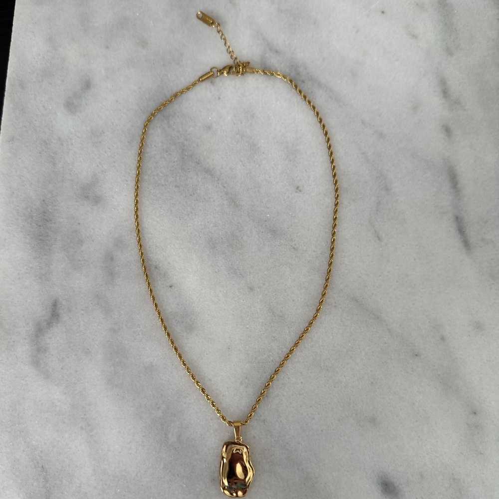 Gold Vintage Style Hammered Irregular Pendant Necklace
Brand New - Picture 2 of 6